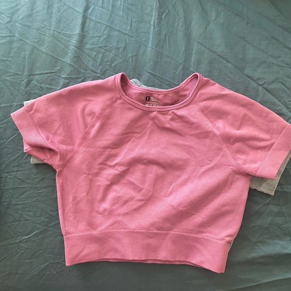 Bundle of 3 workout tops (size small) - Picture 3 of 4